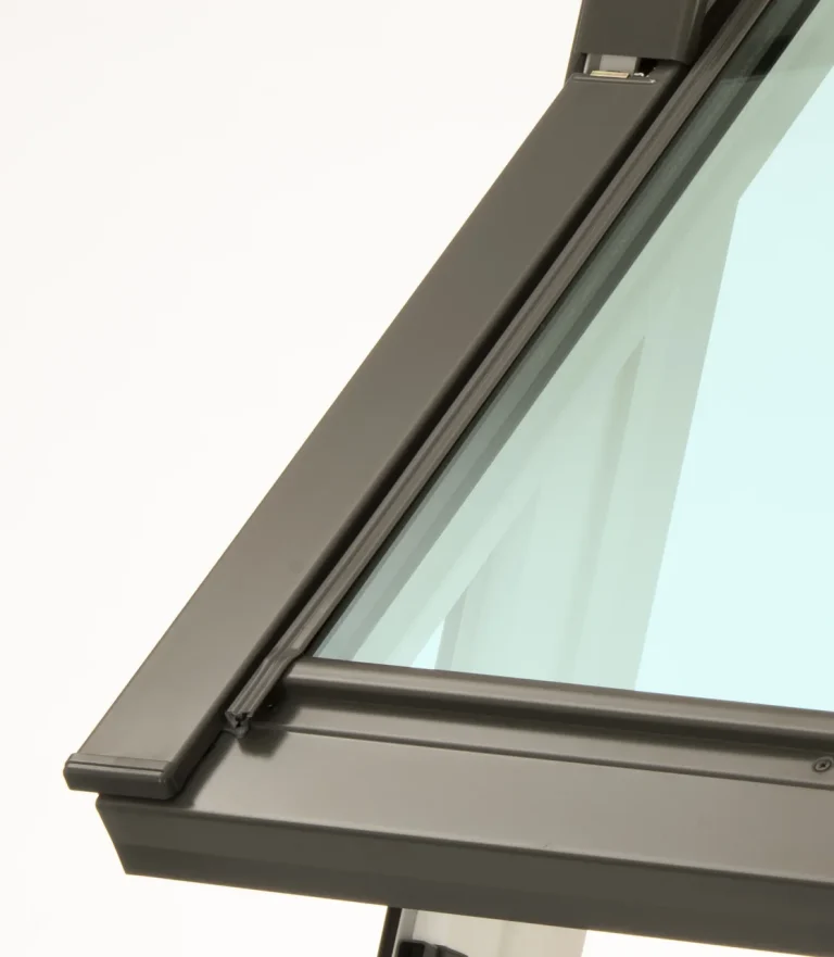 Product- of projectafbeelding van Tuimelraam detail buitenzijde binnen het Keylite assortiment.